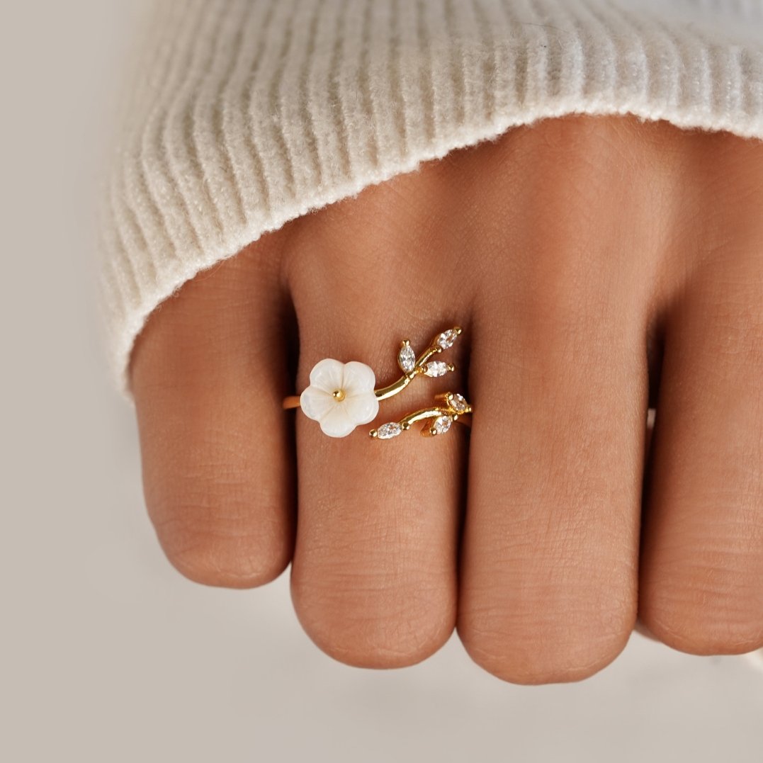 Gold Tone Floral and Leaf Open Ring
