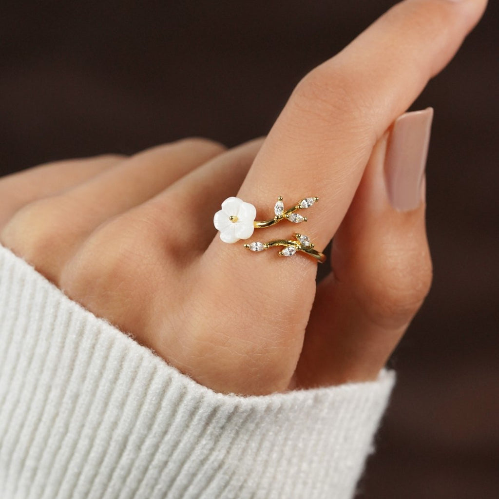 Gold Tone Floral and Leaf Open Ring